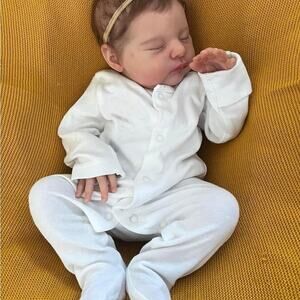👉 I-Cradle 30 Inch Realistic Handmade Sleeping Reborn Doll